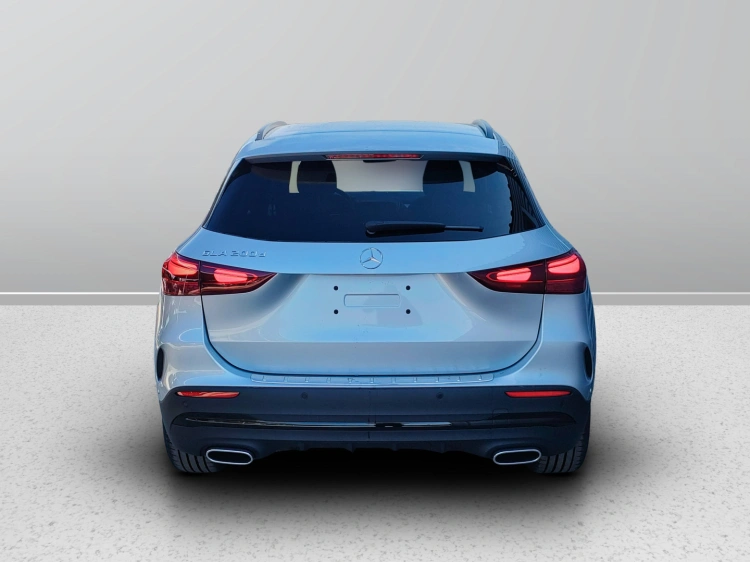 4 - Mercedes-Benz GLA 200 d automatic