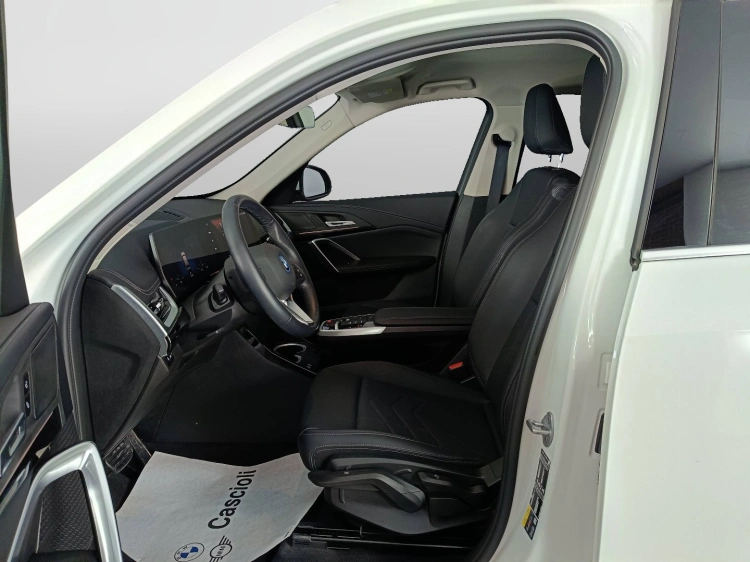 8 - BMW iX1 iX1 edrive 20 X-Line