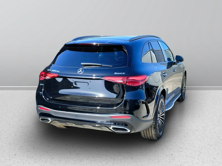 6 - Mercedes-Benz GLC 300 de 4MATIC