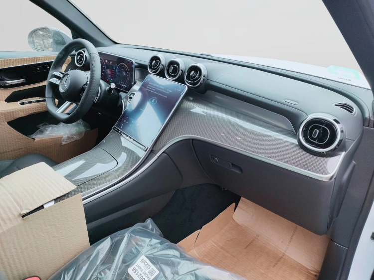 10 - Mercedes-Benz GLC 300 de 4MATIC