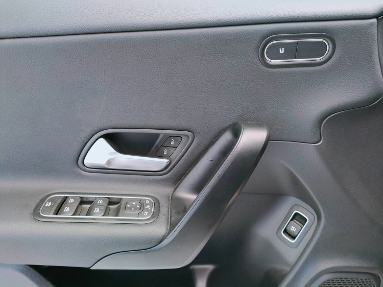 11 - Mercedes-Benz CLA Shooting Brake 180 d Advanced auto