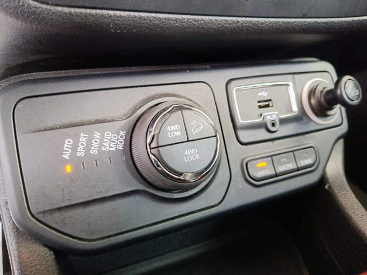 16 - Jeep Renegade 2019 Renegade 1.3 t4 phev Trailhawk 4xe at6