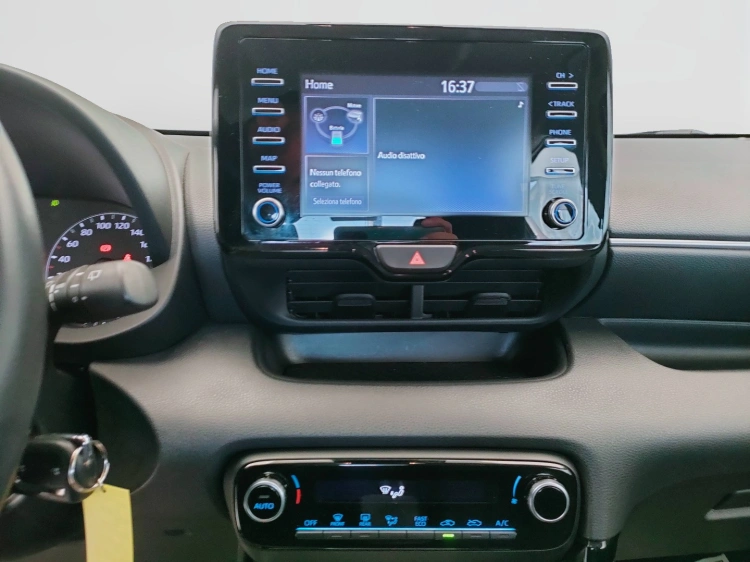 11 - Toyota Yaris Yaris 1.5h Business