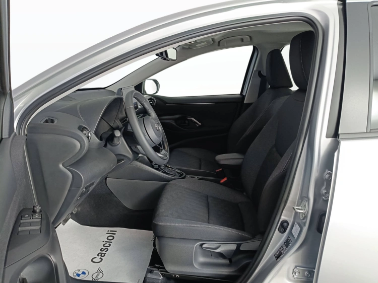 8 - Toyota Yaris Yaris 1.5h Trend