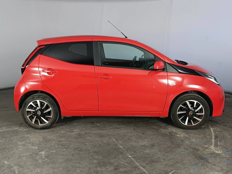 6 - Toyota Aygo Aygo 5p 1.0 x-play 72cv