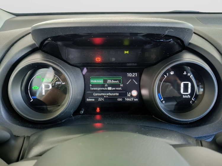 12 - Toyota Yaris Yaris 1.5h Trend