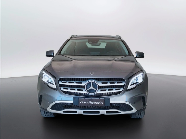 2 - Mercedes-Benz GLA 200 d Sport auto