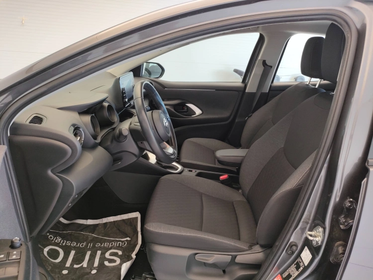 9 - Toyota Yaris Yaris 1.5h Trend