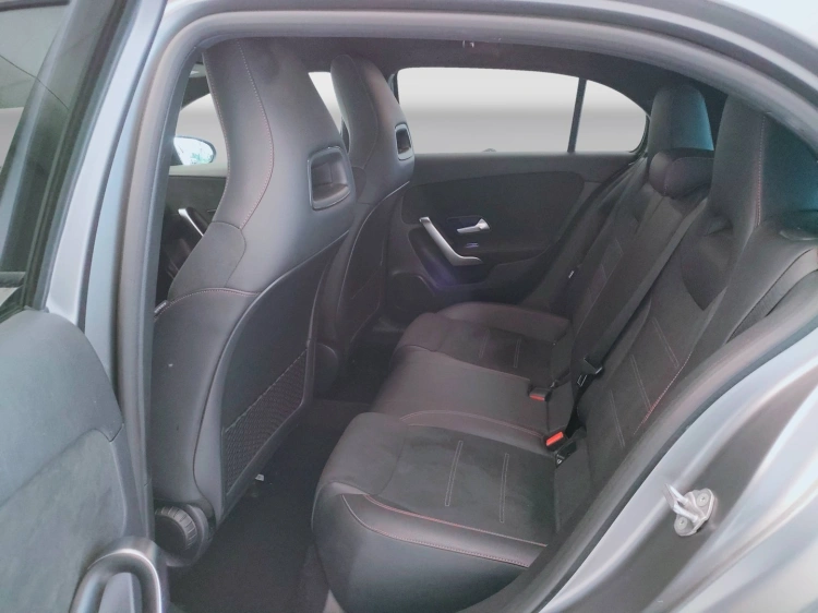11 - Mercedes-Benz Classe A 200 d Premium auto