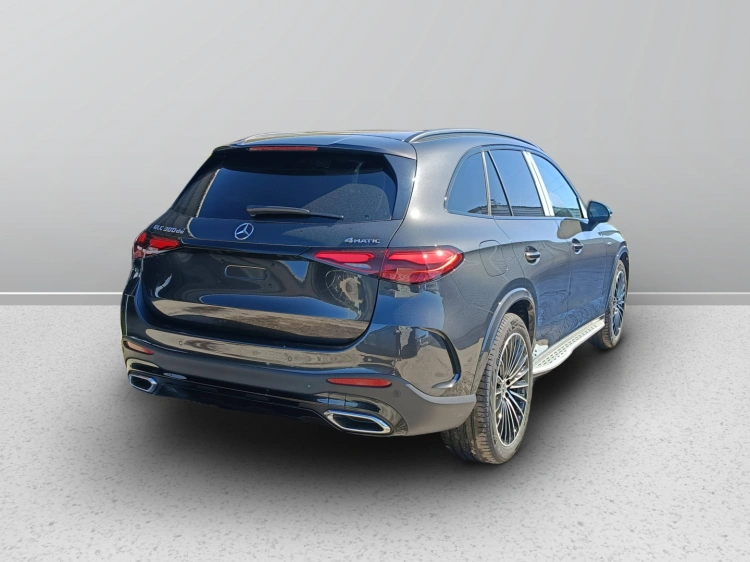 4 - Mercedes-Benz GLC 300 de 4MATIC