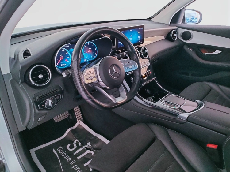 13 - Mercedes-Benz GLC 220 d Premium 4matic auto