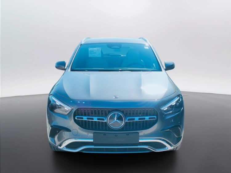 2 - Mercedes-Benz GLA 200 d automatic