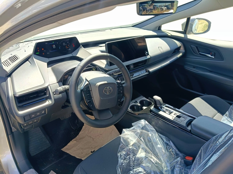 5 - Toyota Prius PRIUS PLUG IN Lounge+