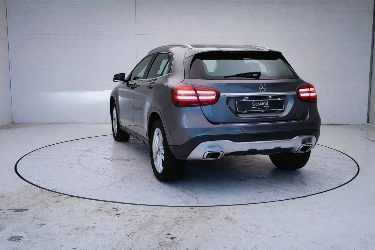 5 - Mercedes-Benz GLA 180 d Sport auto