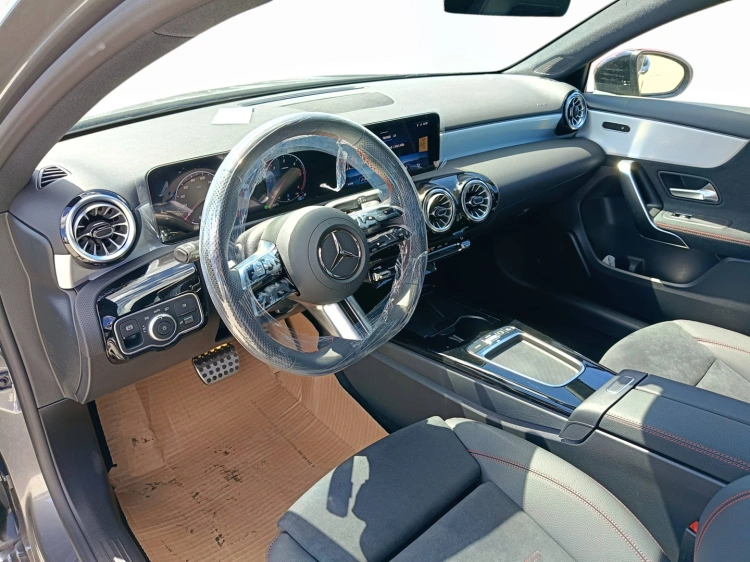 6 - Mercedes-Benz Classe A 180 d Automatic