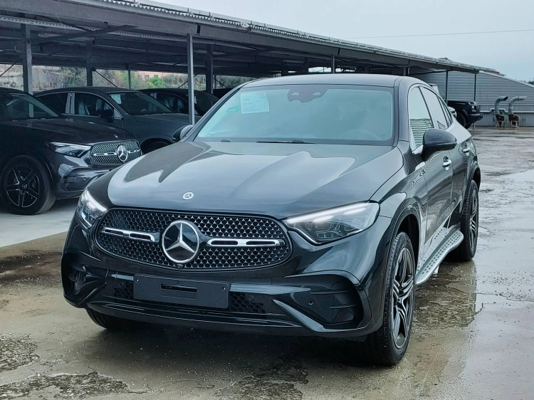 1 - Mercedes-Benz GLC 300 de 4Matic Plug-in Hybrid Coupe