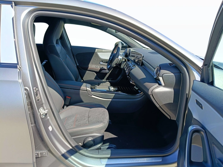 9 - Mercedes-Benz Classe A 180 d Automatic