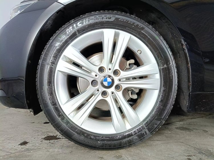 17 - BMW Serie 3 316d Touring Sport auto