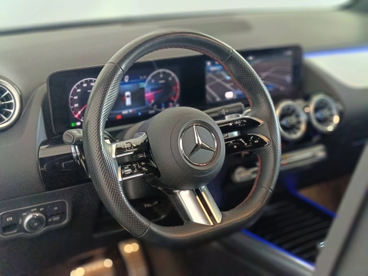 14 - Mercedes-Benz GLA 180 d AMG Line Advanced Plus auto