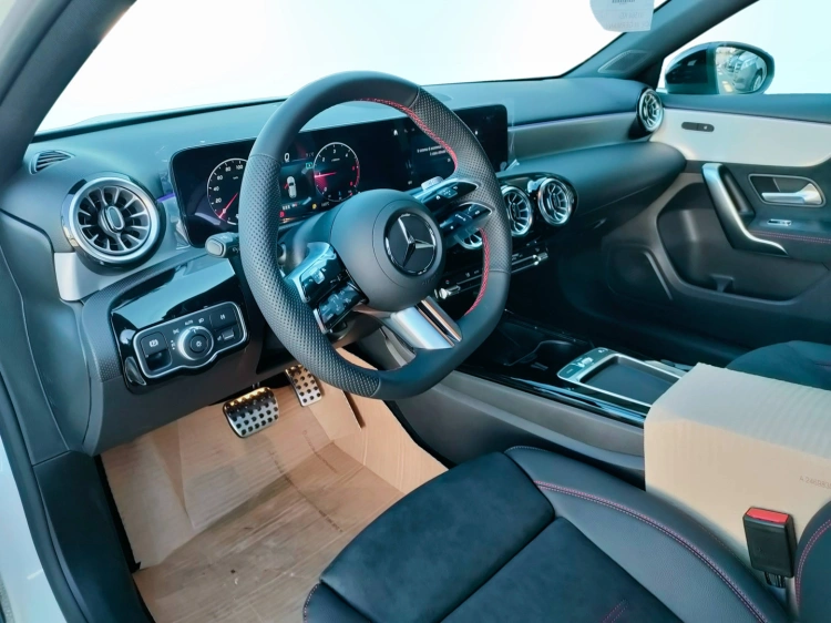 8 - Mercedes-Benz Classe A 180 d Automatic