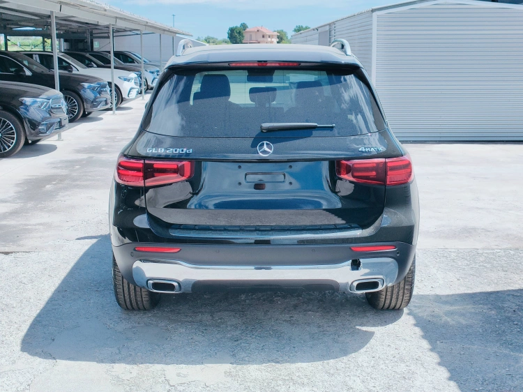 4 - Mercedes-Benz GLB 200 d Automatic 4MATIC
