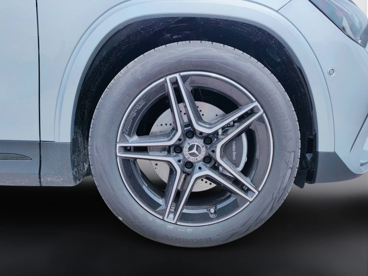 8 - Mercedes-Benz GLA 200 d automatic