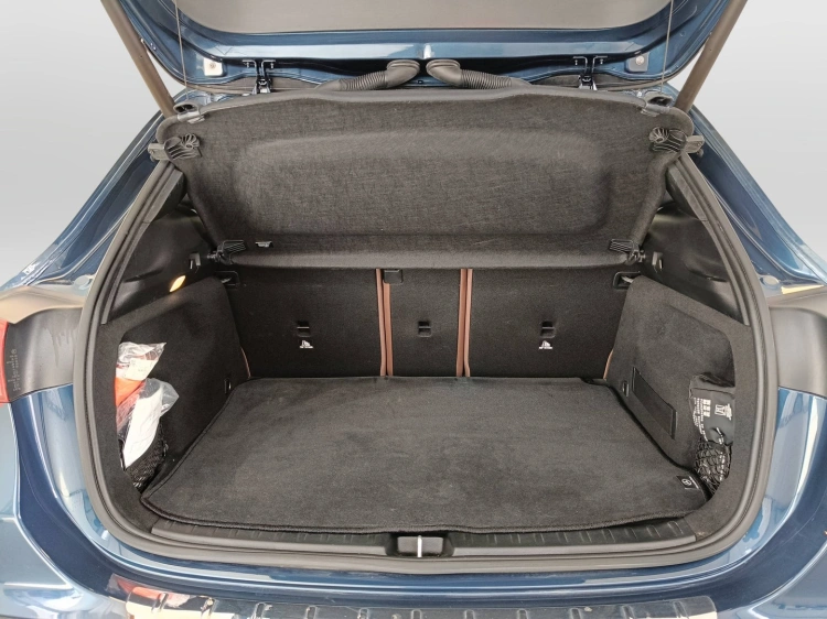 19 - Mercedes-Benz GLA 200 d Premium auto