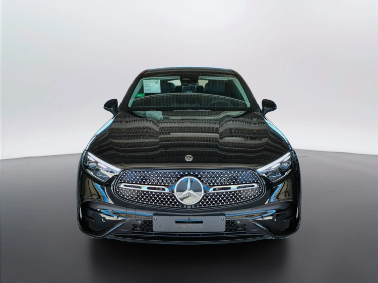 2 - Mercedes-Benz GLC 300 de 4Matic Plug-in Hybrid Coupe