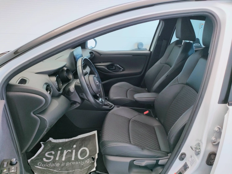 17 - Toyota Yaris Yaris 1.5h Style