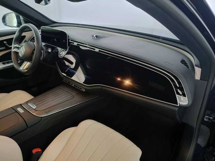 11 - Mercedes-Benz Classe E 220 d AMG Line Premium auto