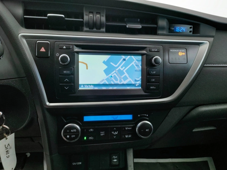 13 - Toyota Auris Auris 5p 1.4 d-4d Active