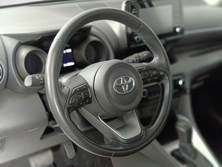 18 - Toyota Yaris Yaris 1.5h Trend
