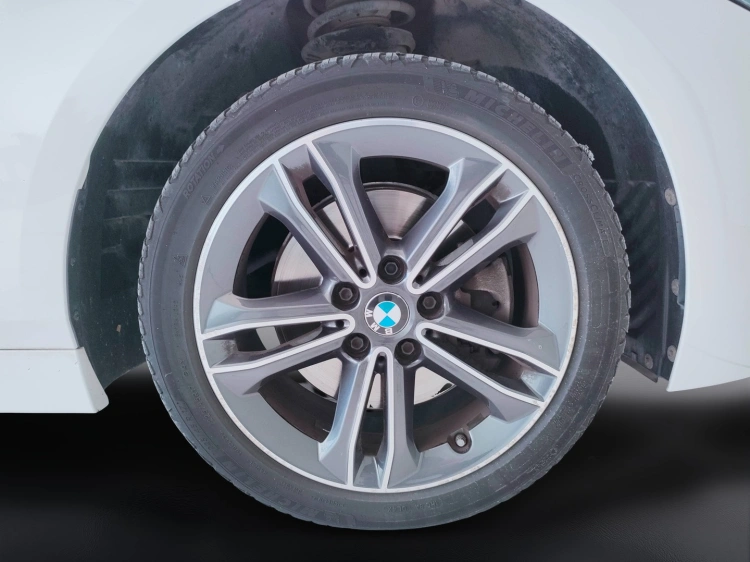 9 - BMW Serie 1 116d Sport auto
