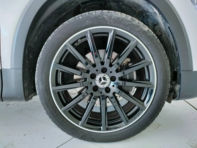 8 - Mercedes-Benz GLB 200 d Premium auto