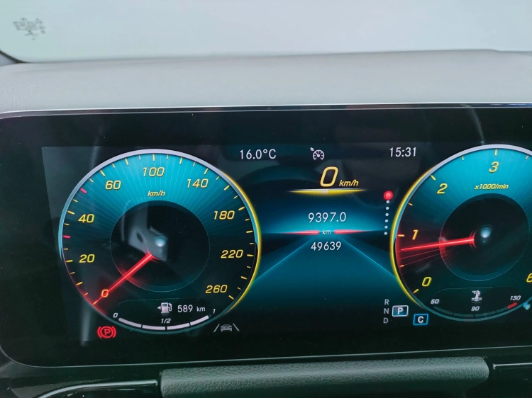 15 - Mercedes-Benz GLA 180 d Premium auto