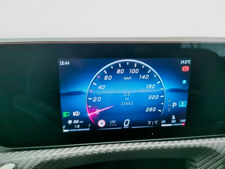 18 - Mercedes-Benz Classe A 180 d Advanced auto