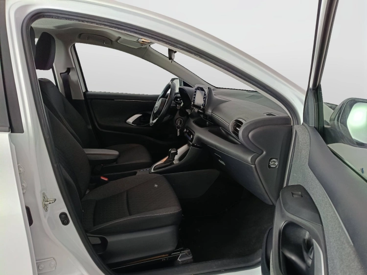 11 - Toyota Yaris Yaris 1.5h Active