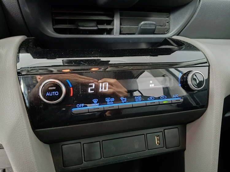 15 - Toyota Yaris Cross Yaris Cross 1.5h Business fwd 116cv e-cvt