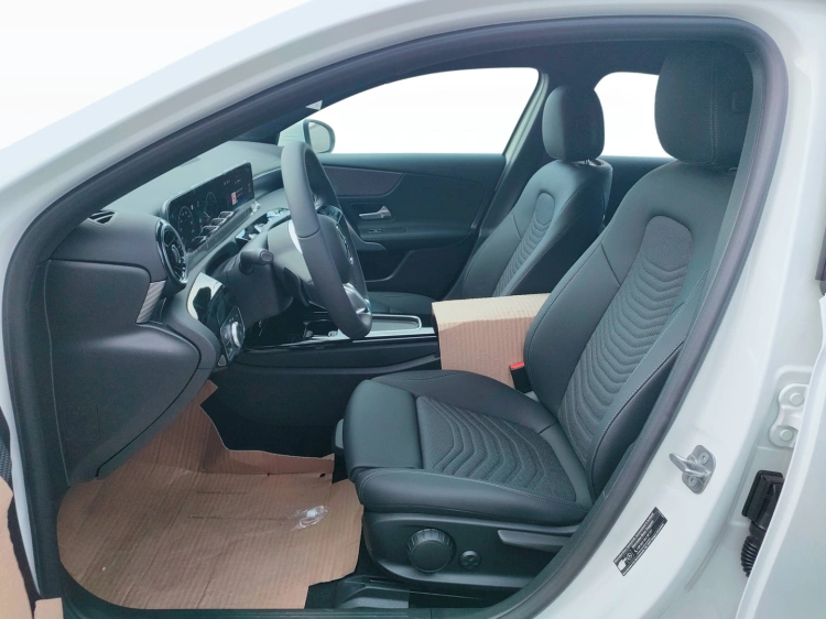 8 - Mercedes-Benz Classe A 180 d Automatic