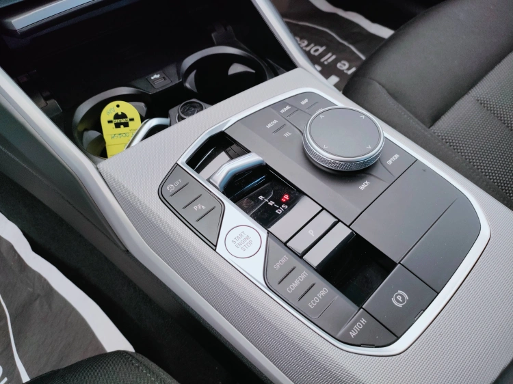 13 - BMW Serie 3 320d Touring mhev 48V xdrive auto