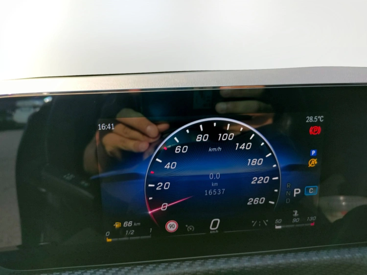 15 - Mercedes-Benz Classe A 180 d Advanced auto