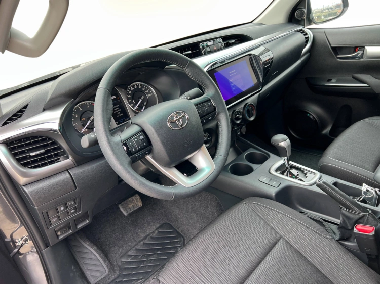 8 - Toyota Professional HI LUX 4X2 - 4X4 HILUX 2.4D A DC 4WD LNG MY24