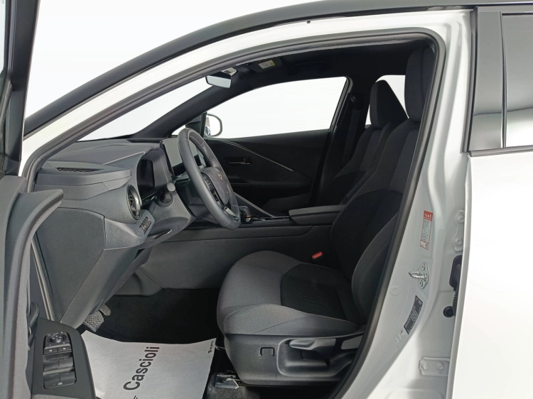 8 - Toyota C-HR C-HR 1.8 hv Trend fwd e-cvt