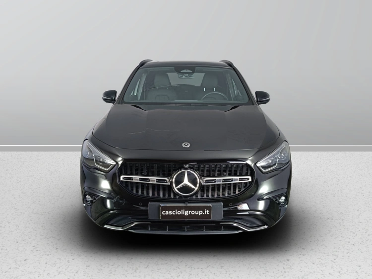 2 - Mercedes-Benz GLA 200 d Progressive Advanced Plus 4matic auto