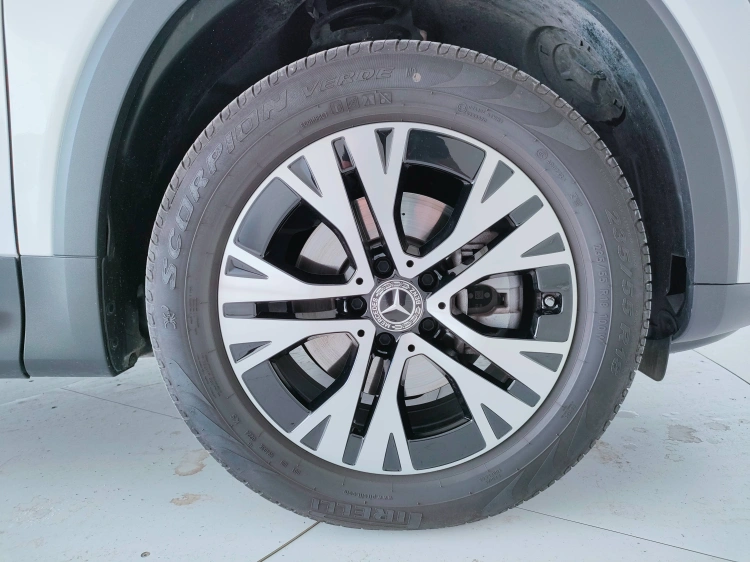 8 - Mercedes-Benz GLB 180 d Progressive Advanced auto