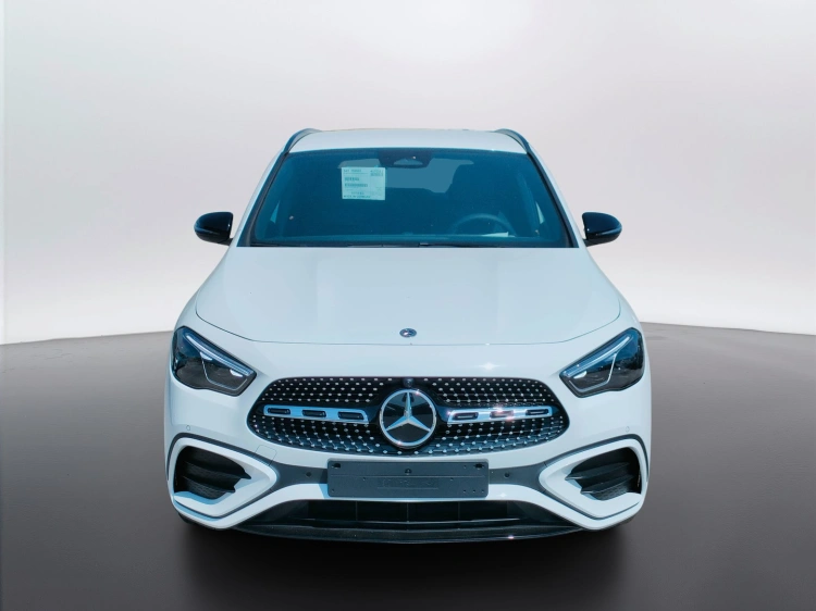 2 - Mercedes-Benz GLA 200 d automatic