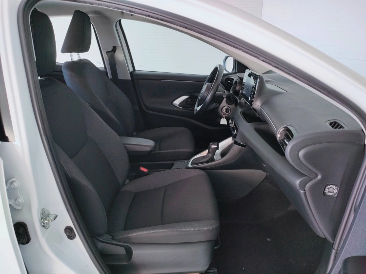 11 - Toyota Yaris Yaris 1.5h Trend