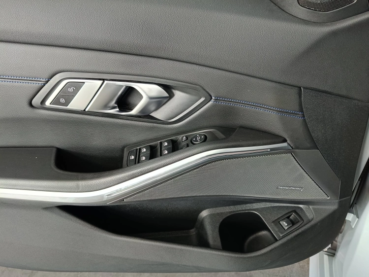 15 - BMW Serie 3 330d Touring mhev 48V xdrive MSport auto