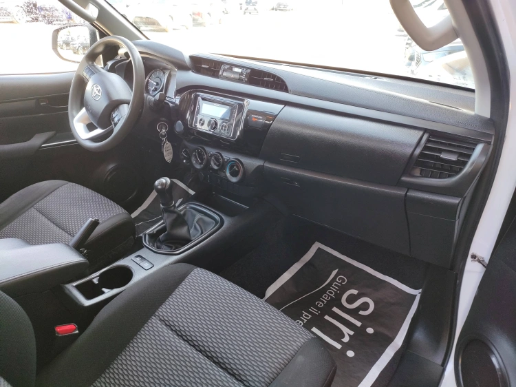 9 - Toyota Hilux Hilux 2.4 d-4d C&C 4x4 Comfort