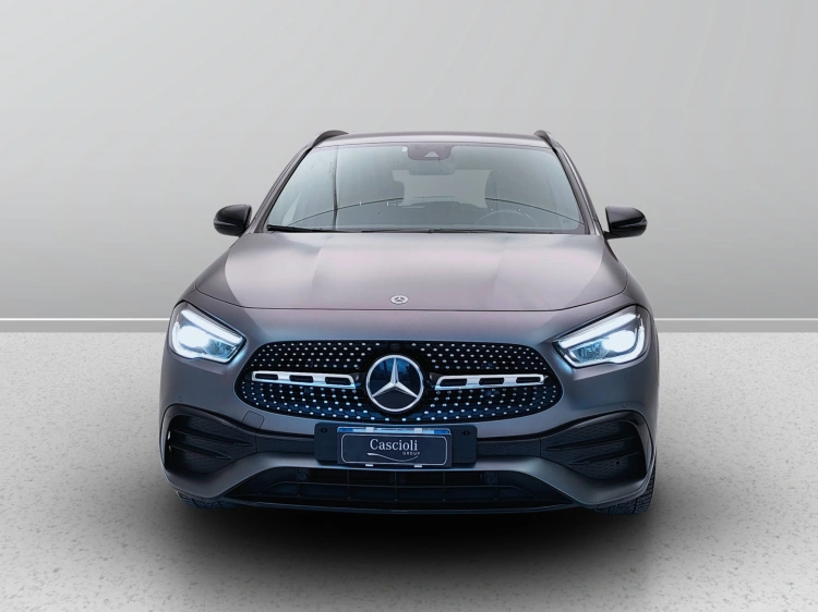 2 - Mercedes-Benz GLA 200 d Premium auto